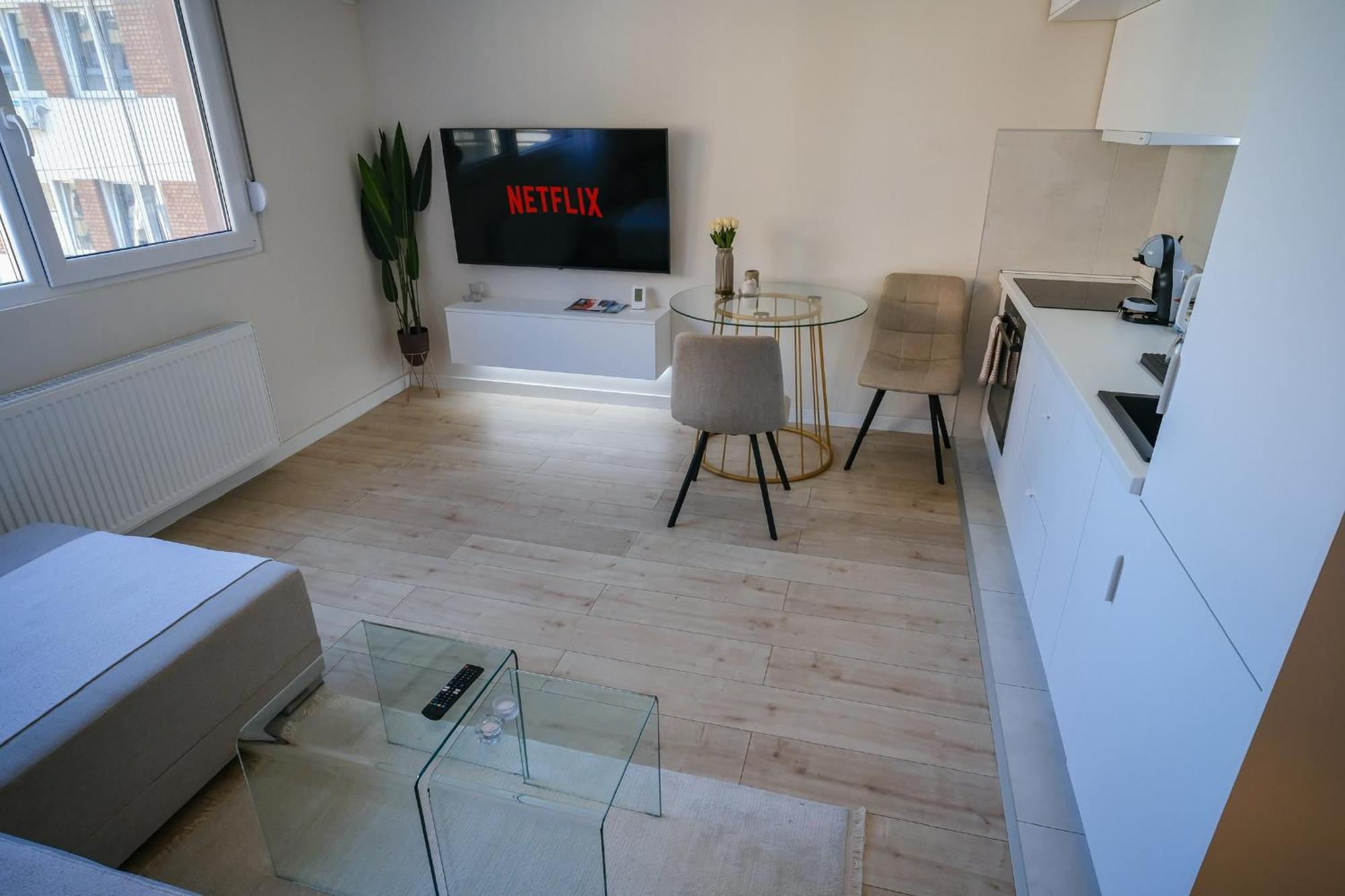 Apartment In Nis, Center! Brand-New Buitenkant foto